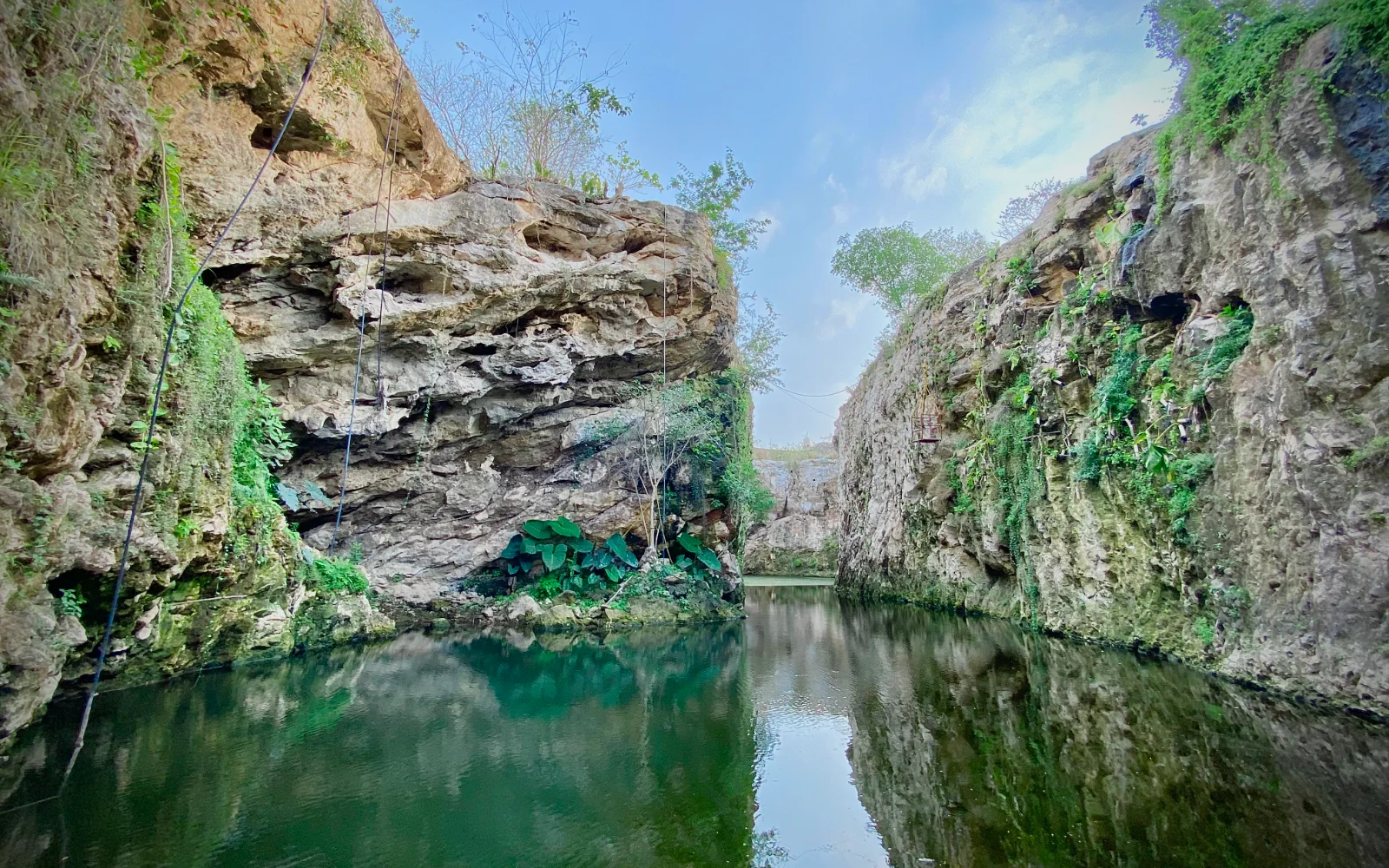 Izamal y los cenotes de Santa Bárbara