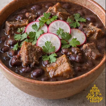 Frijol con puerco con rábano y cilantro