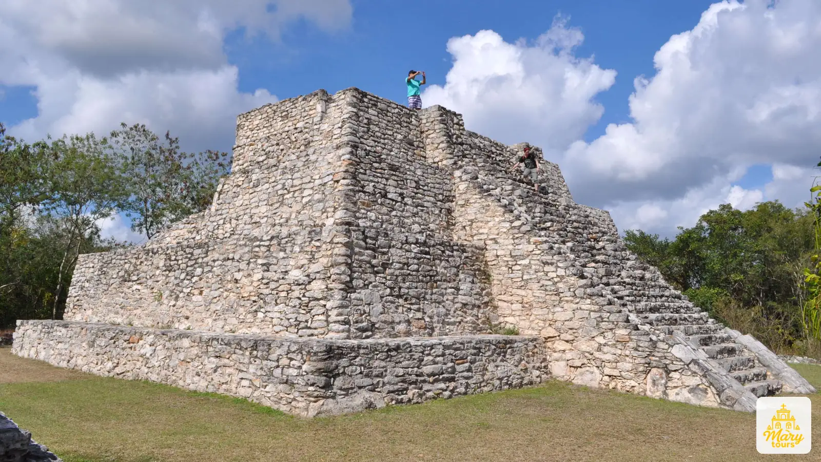 Mary Tours illustrative image for the guide "The Maya calendar, explained simply"