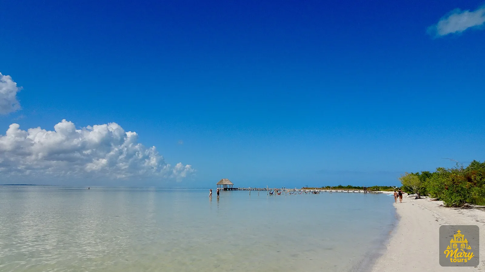 A beach in time of high tide on Holbox Island, Mexico en el Caribe mexicano