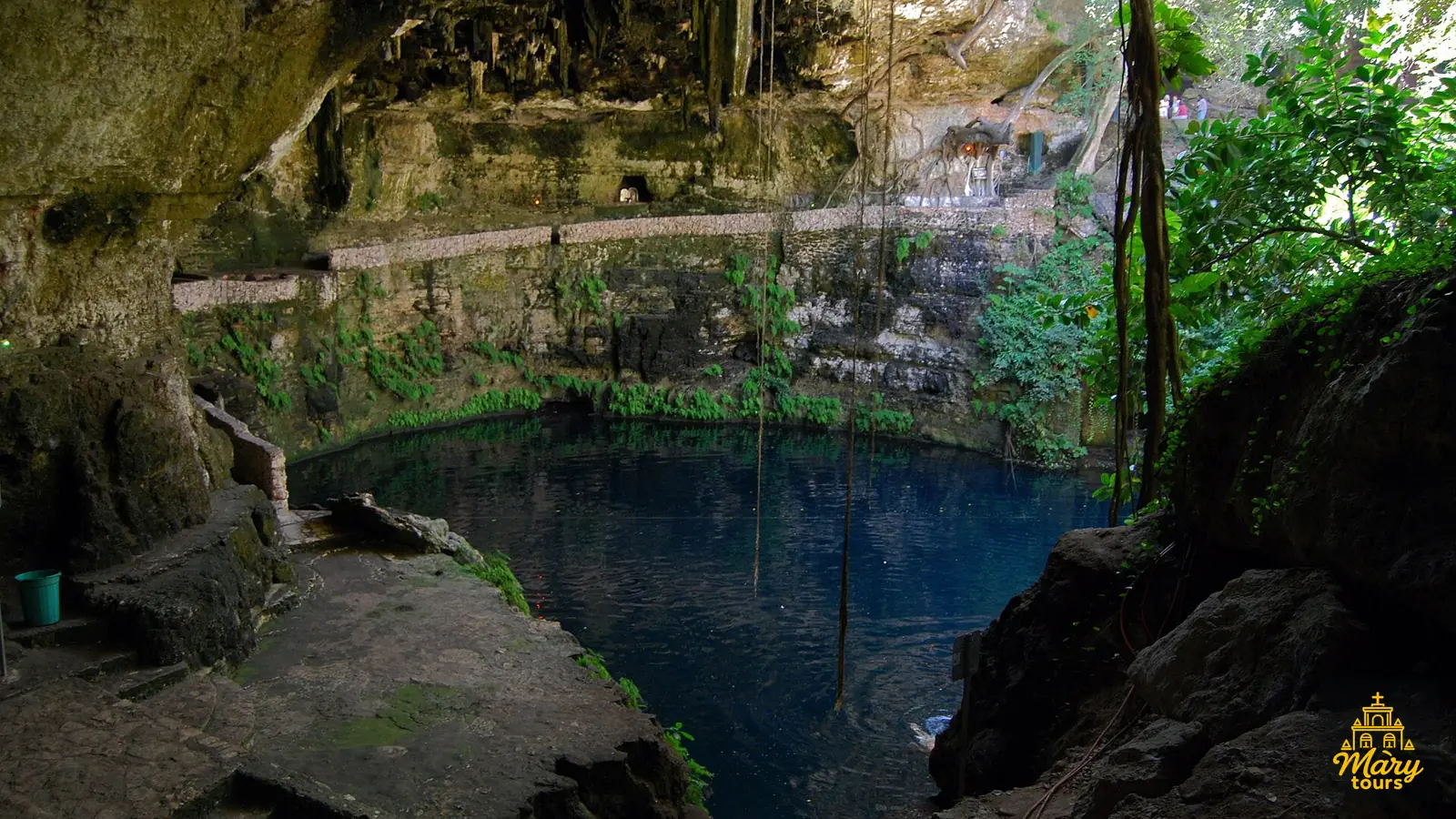 Mary Tours illustrative image for the guide "The Chicxulub impact: the Yucatán asteroid strike that ended the dinosaurs"